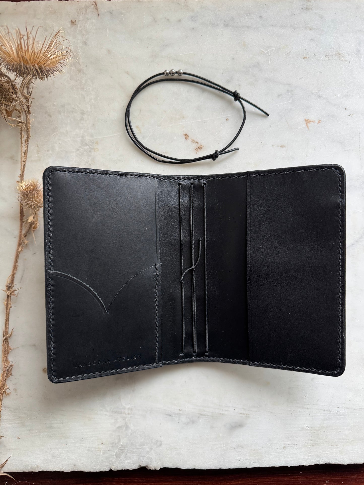 Black Antiquaria d'Or Travelers Notebook