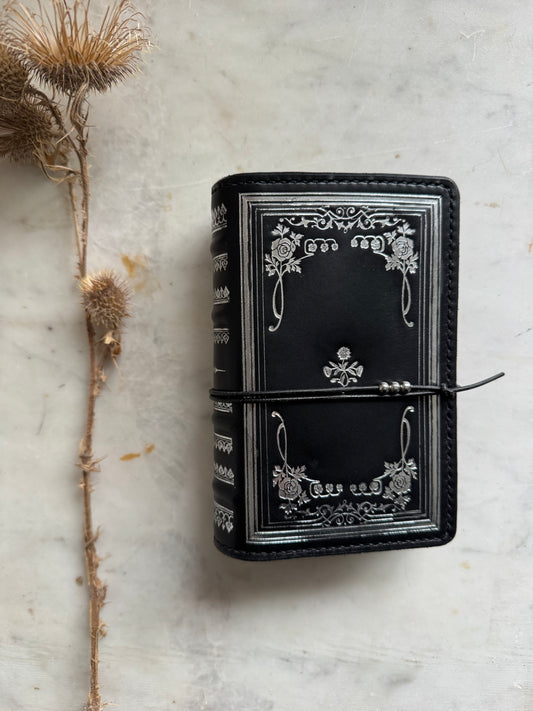 Black Antiquaria d'Or Travelers Notebook