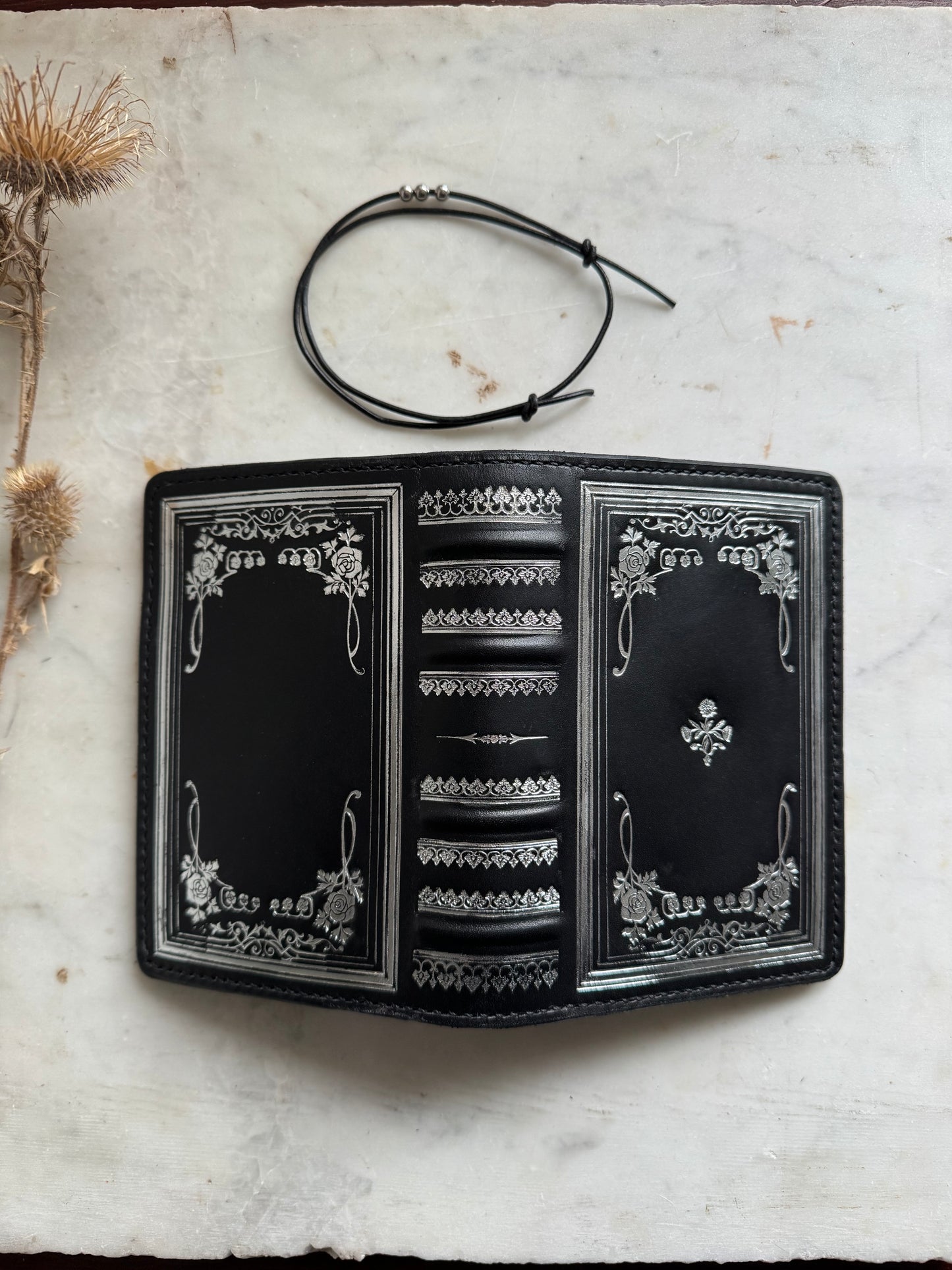 Black Antiquaria d'Or Travelers Notebook